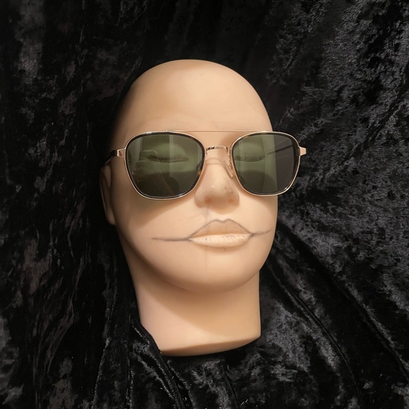 Green Shades - Picture 1 of 5